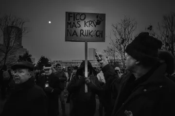 Kandidáti na vítěznou sérii Czech Press Photo: Slušné Slovensko, Babišova kampaň a pieta za padlé vojáky