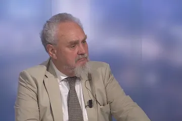 Pokud se Západ skloní před Putinem, budou bomby padat i na Varšavu, Berlín či Paříž, varuje historik Zubov