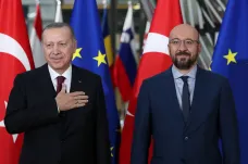 Migrační dohoda platí, tvrdí šéfka Komise. Erdogan k výsledku schůzky v Bruselu mlčí