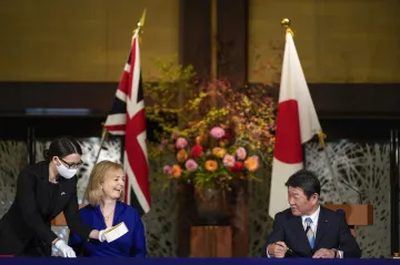 Británie podepsala obchodní dohodu s Japonskem, první takovou od odchodu z EU