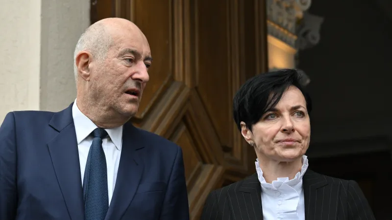 Bývalý nejvyšší státní zástupce Igor Stříž (vpravo) a nejvyšší státní zástupkyně Lenka Bradáčová (vlevo), 1. 4. 2025