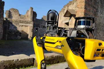 Pompeje hlídá čtyřnohý robo-pes, pomáhá mu létající dron. Zaměří se i na nelegální vykopávky