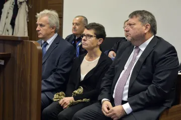 Vrchní soud chyboval, když odebral kauzu bývalých úředníků původnímu senátu