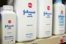 Johnson & Johnson má vyplatit 9 miliard ženě, která onemocněla rakovinou vaječníků