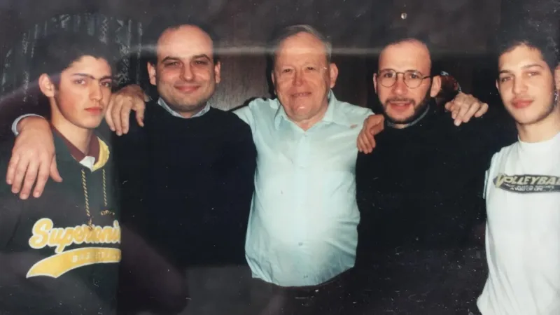 Michal Lion se  syny, bratrem a otcem