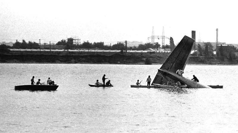 Nehoda letadla ČSA u Zlatých Piesků v Bratislavě