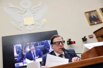 Kvůli kritice americké vlády suspendoval úřad FEMA zaměstnance