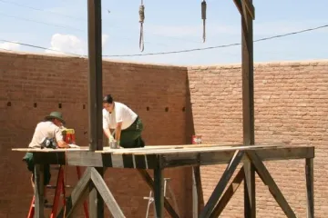 Británie se slitovala nad íránským gayem, kterému doma hrozila poprava