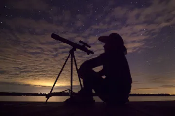 Perseidy protnou víkendovou oblohu. „Slzy svatého Vavřince" jsou kousky komety