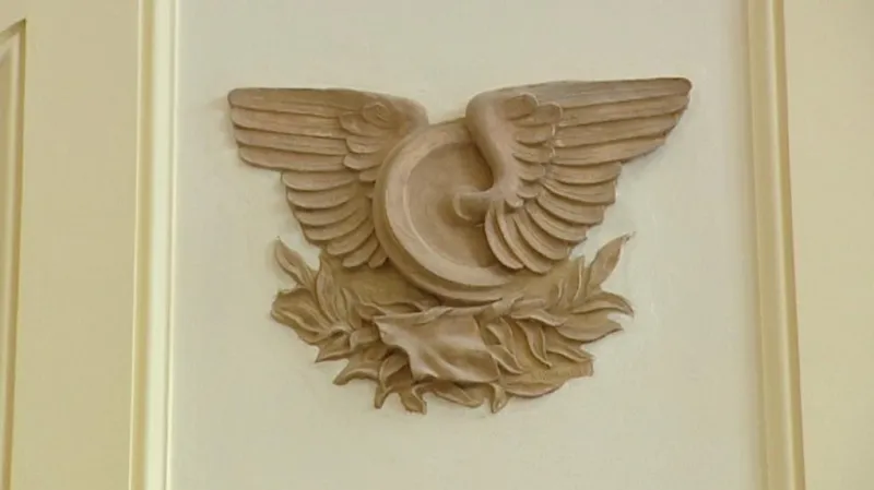 Výzdoba plzeňské nádražní haly