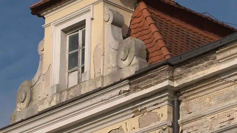 Akutní rekonstrukci vyžaduje střecha i plášť budovy