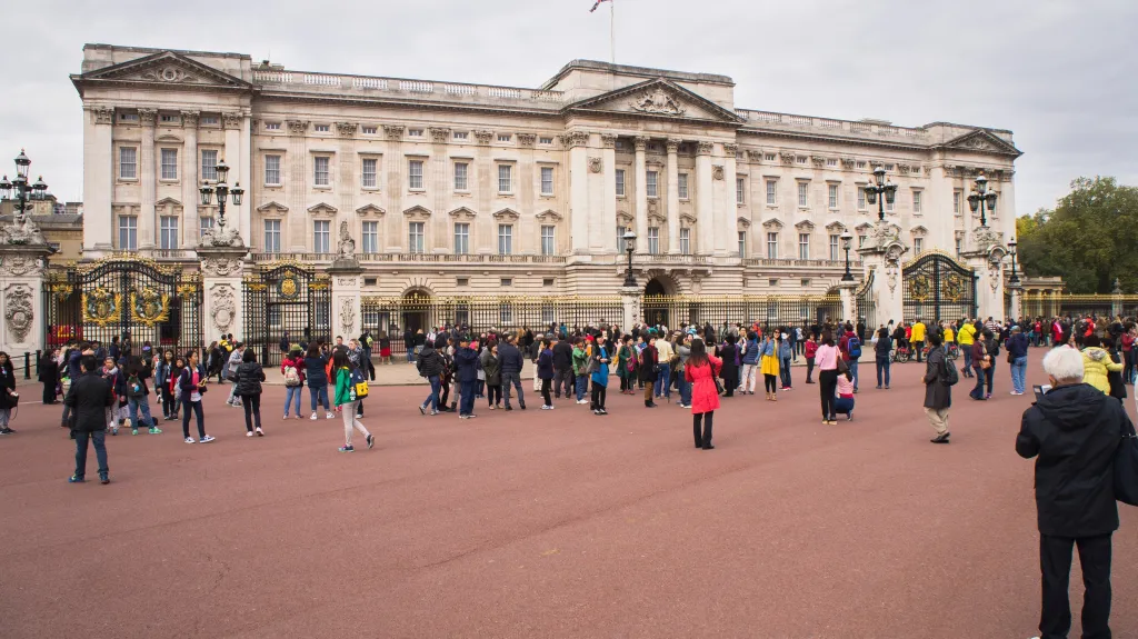 Buckinghamský palác, oficiální rezidence panovníka v Londýně a správní sídlo monarchie