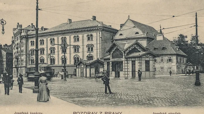Náměstí Republiky a Palladium v Praze kolem roku 1918 a dnes