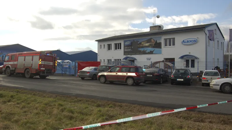 Výbuch v areálu firmy Albixon