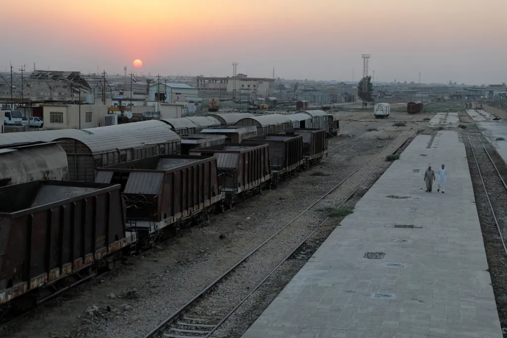 Na mosulském vlakovém nádraží se stmívá
