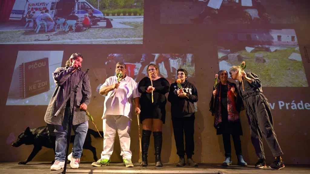 Vyhlášení laureátů 37. ročníku Ceny Jindřicha Chalupeckého. Na snímku oceněný Kolektiv Prádelna (12. února 2026)