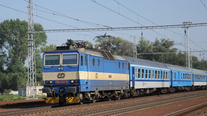 Vozy se mění, lokomotivy zůstávají. Bez strojů řady 362 z 80. let by nemohly jezdit rychlíky z Prahy do Plzně ani z Brna do Olomouce
