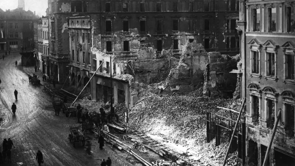 Z výstavy Mrtvé město – Opava 1945