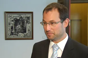 Vláda má neutrální postoj k návrhu zveřejňovat smlouvy na internetu