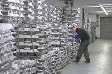 Kovy z rezerv chce Havlíček nahradit i materiálem na boj s nákazou. Opozice varuje, že na prodej není vhodný čas