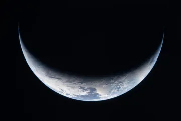 Astronauti mise Artemis II se vrací na Zemi. Kritický bude průlet atmosférou