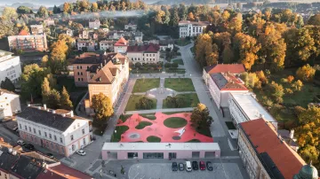 Čestné uznání za vytvoření funkčního a bezpečného prostoru: Veřejné prostranství mezi školami v Červeném Kostelci