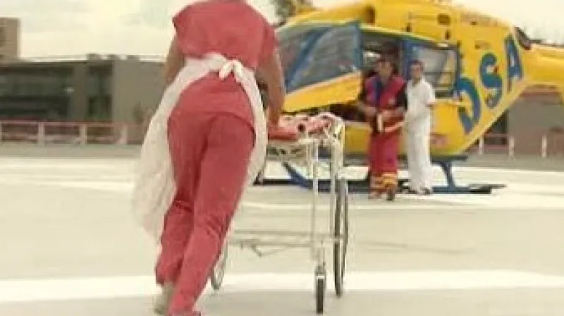 Fakultní nemocnice v Ostravě přijímá těžce raněné po nehodě vlaku ve Studénce