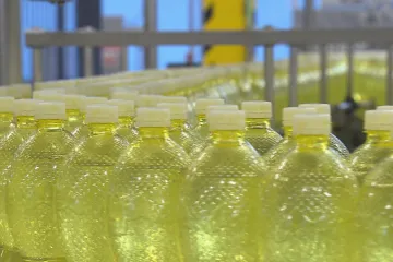 Výrobci nápojů chtějí zavést vratné PET lahve. Malé obchody kritizují vysoké náklady