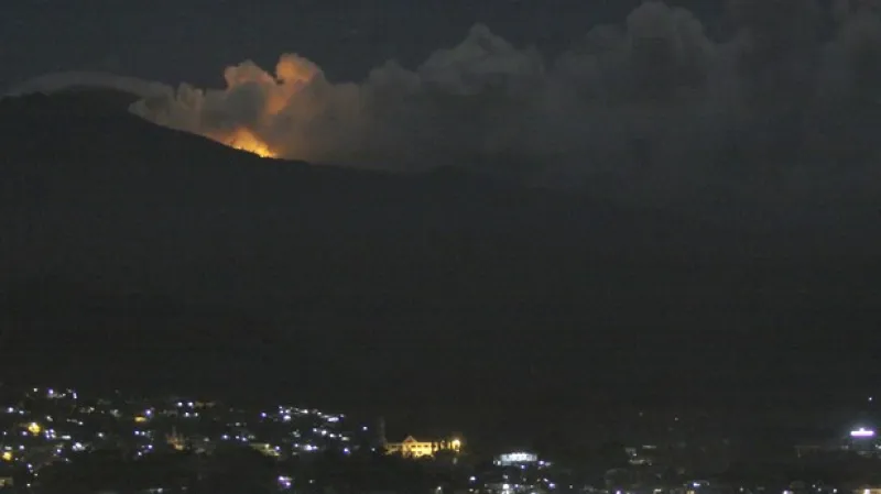 Indonéská sopka Lokon