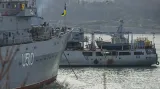Velitelská loď Slavutič je v Sevastopolu zablokovaná