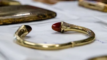 Zlatý poklad objevený na Trutnovsku