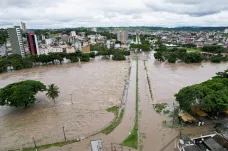 V Brazílii voda zaplavila přes třicet obcí a měst, protrhly se dvě přehrady