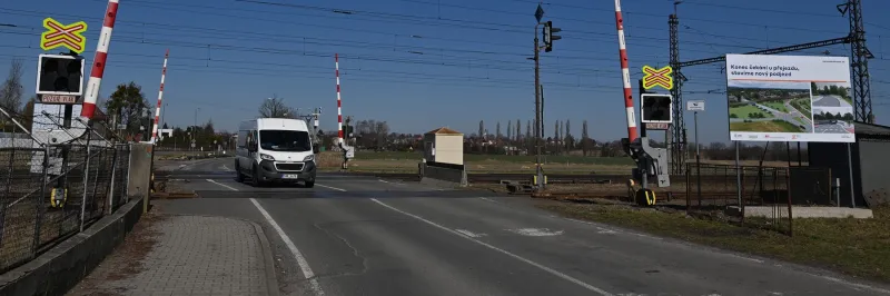 Ve Studénce se uzavře nebezpečný železniční přejezd. Pokračuje stavba podjezdu