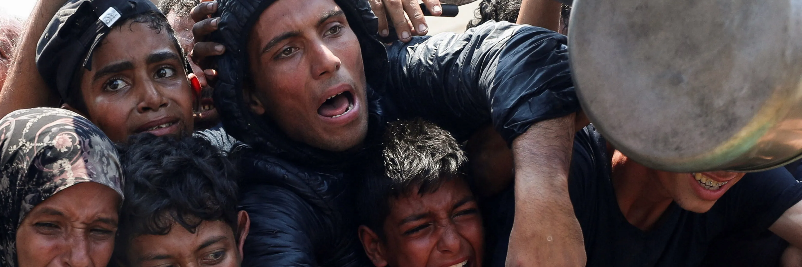 Izrael začal shazovat humanitární pomoc do Pásma Gazy, píše Reuters