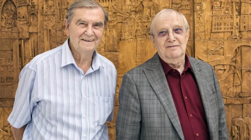 Lumír Čmerda a Jiří Suchý, který zahajoval jeho výstavu v Nové síni