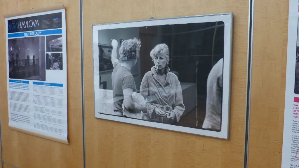 Výstava Olga Havlová ve vzpomínkách přátel a fotografiích Bohdana Holomíčka ve Washingtonu