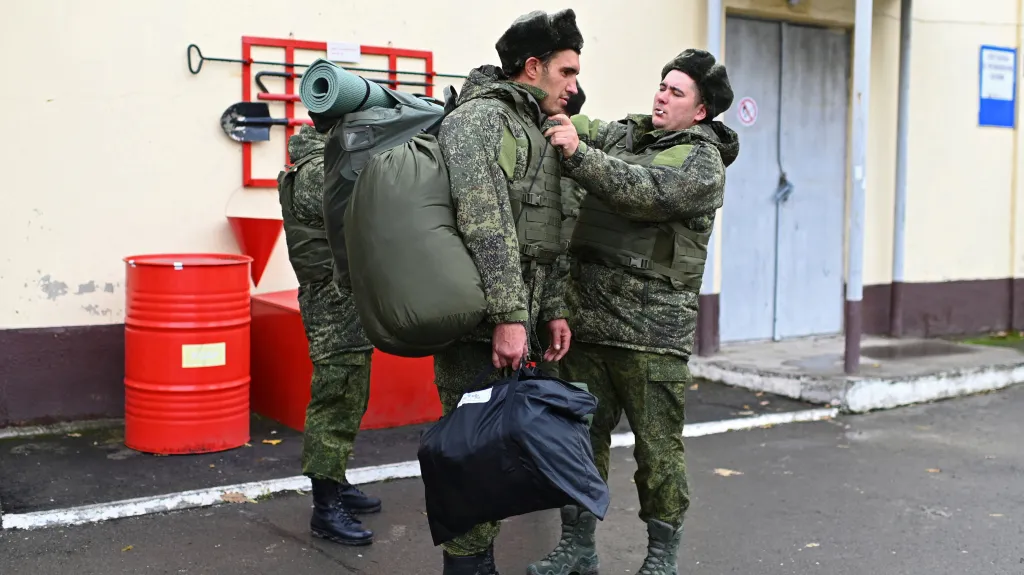 Mobilizovaní ruští vojáci na základně v Rostovské oblasti