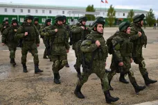 Rusko přišlo od začátku letošní invaze o sto tisíc vojáků, uvedlo vedení ukrajinské armády