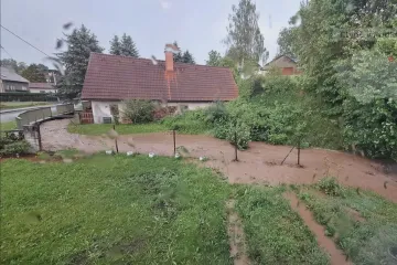 Lidé ze Rtyně v Podkrkonoší zůstávají po bleskové povodni bez vody