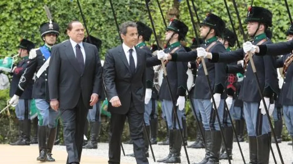 Silvio Berlusconi jednal s Nicolasem Sarkozym o situaci afrických uprchlíků