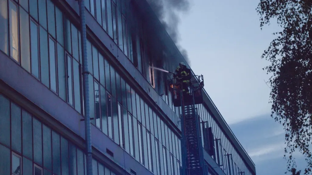 Požár areálu bývalé Tesly v Hradci Králové způsobil škodu za pět milionů