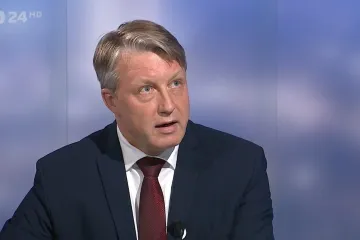 Bez zvyšování úrokových sazeb by inflace dosáhla 24 procent, míní bývalý viceguvernér Nidetzký