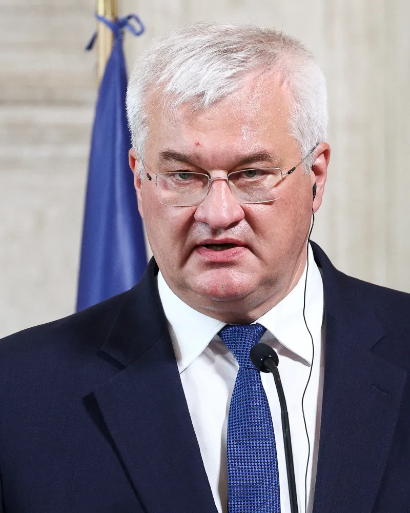 Miliarda v hotovosti a zlato. Ukrajina viní Maďary ze zadržení zaměstnanců spořitelny