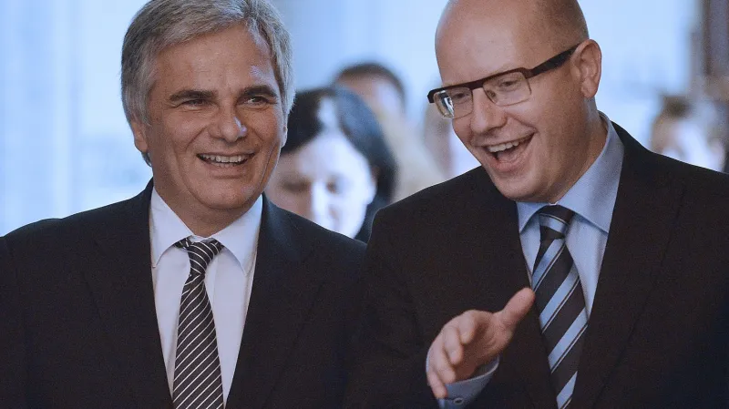 Rakouský kancléř Werner Faymann s premiérem Bohuslavem Sobotkou
