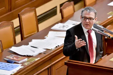 Laťka byla tak nízko, že ji Zaorálek může jedině překonat, říká šéf DOX k novému ministrovi