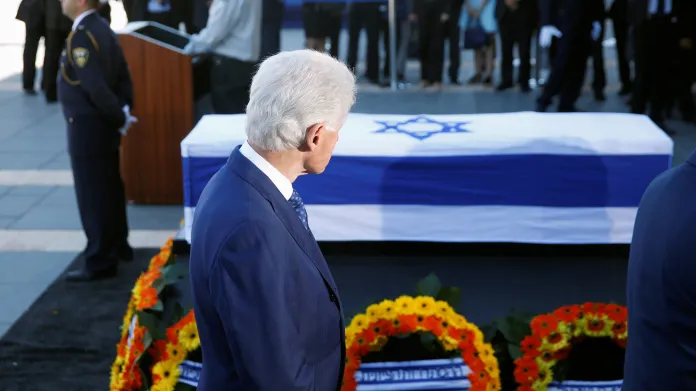 Bill Clinton u rakve Šimona Perese