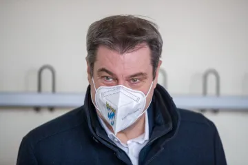 Pandemie ve světě: Bavorsko zvýhodní očkované, k vakcinaci se začnou registrovat Slováci starší 16 let