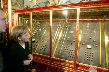 Za loupeží v drážďanské klenotnici mohl stát arabský klan, píše berlínský list