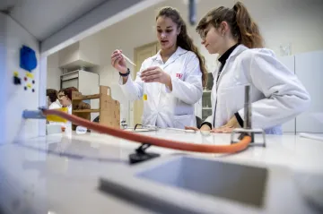 Vznik nových soukromých škol bude nadále povolovat stát. Ústavní soud nevyhověl stížnosti senátorů