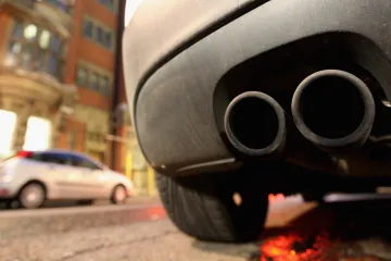 Unijní země se zatím neshodly na limitech CO2 u osobních aut. Česko chce měkčí normy